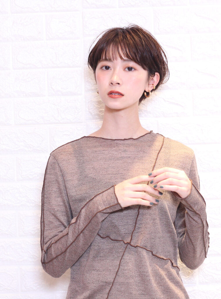 耳かけショートボブ